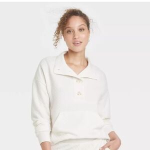 Stars Above Women's Quilted White Top. Pre-used condition. Size M